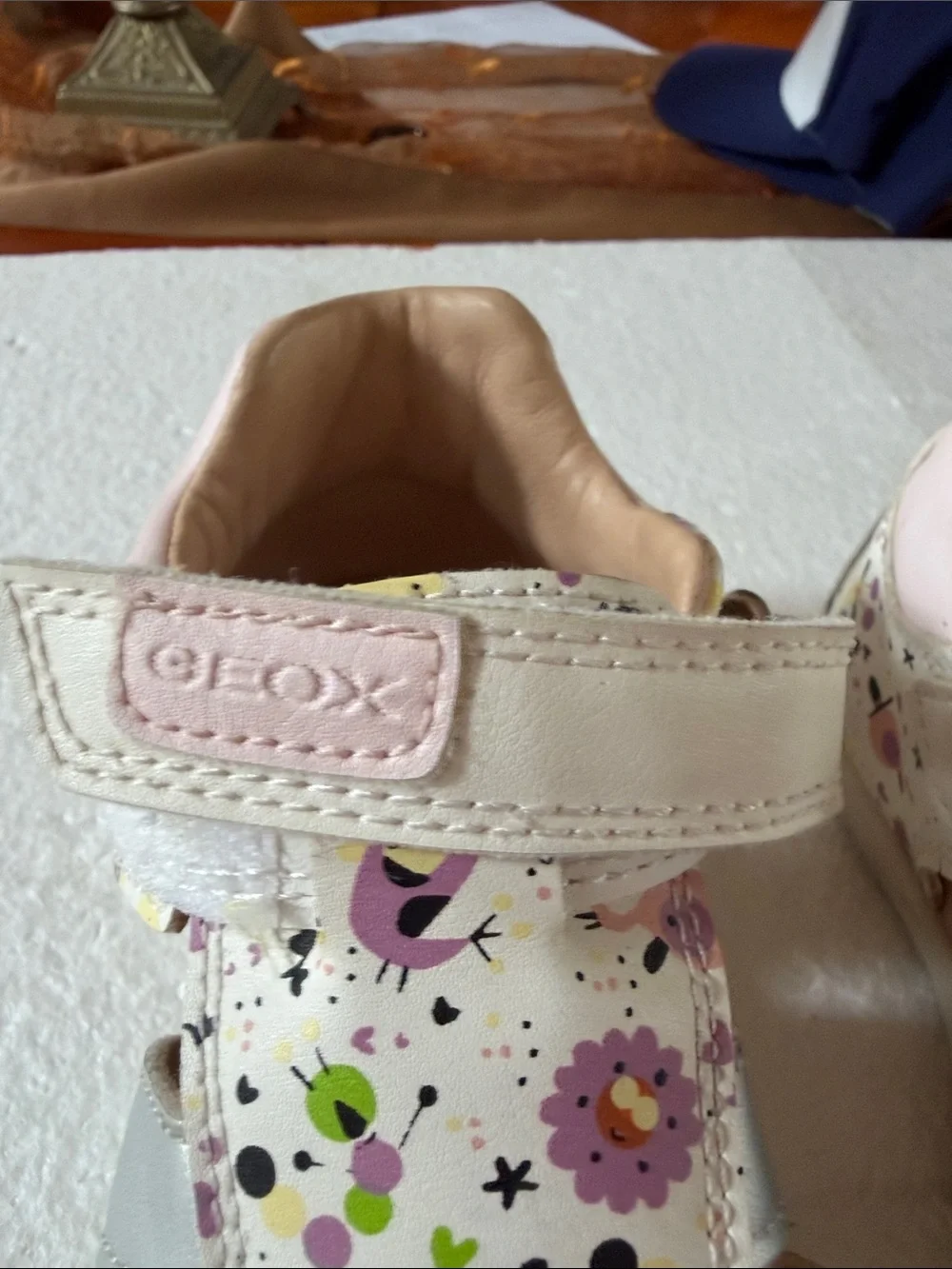 Geox Kids White Floral & Pink Accent Leather Sandals 25 /9